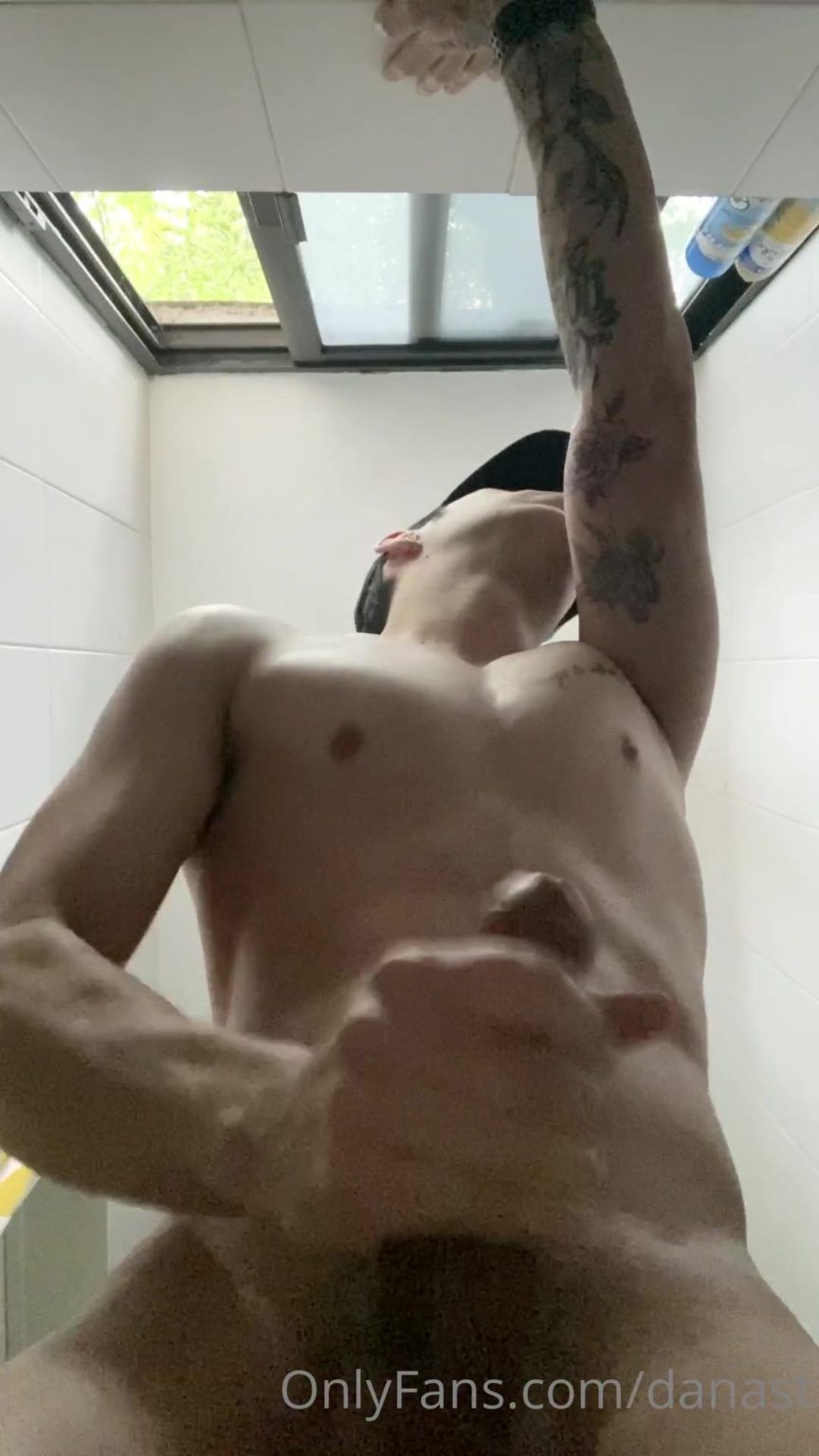 Daniel Astudillo Masturbating & Cumming - Gay Porn Peep Fans